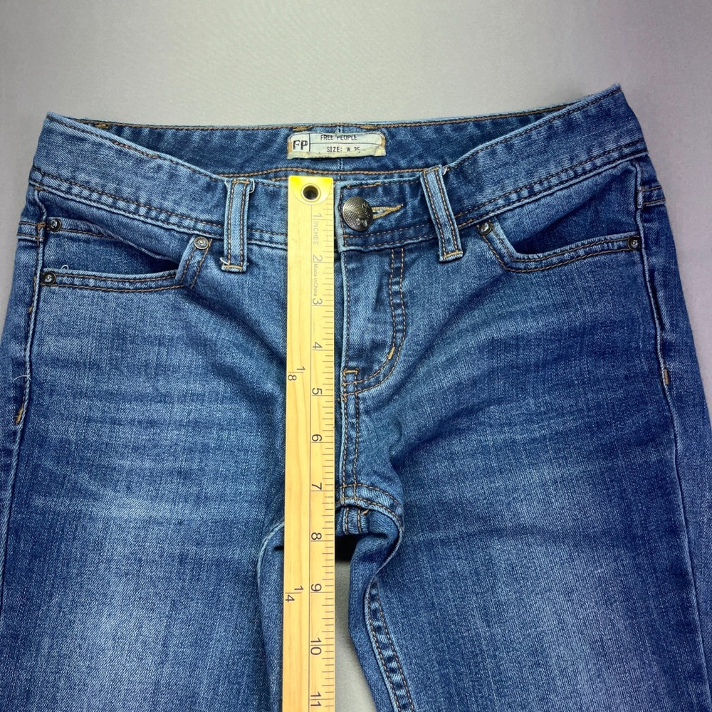 Free People Distressed Skinny Jeans Ripped Knee Raw Hem Denim Size 25 Fits 26" - Picture 2 of 9